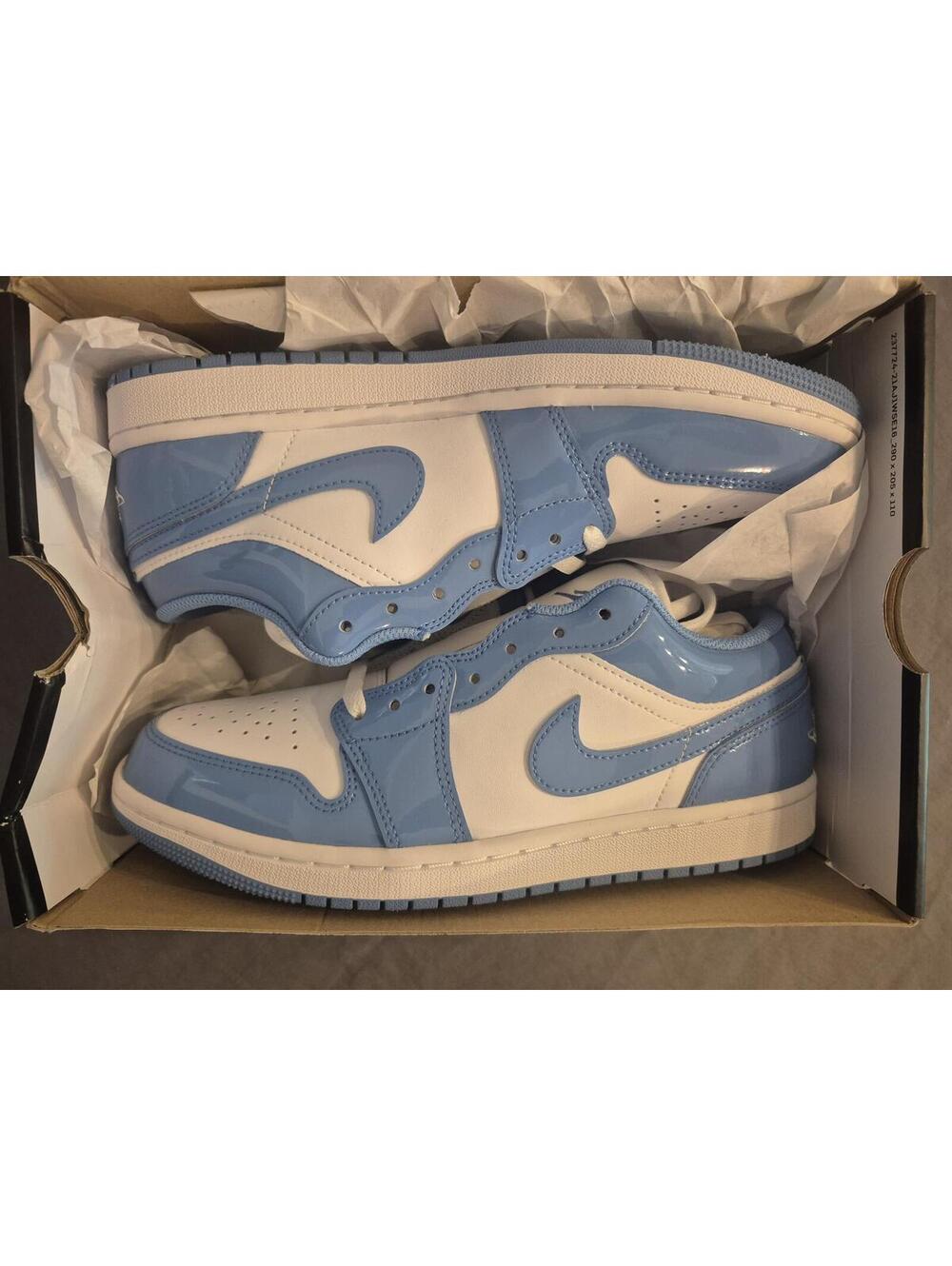 Air Jordan 1 low unc blue Size 8.5 M Brand New
